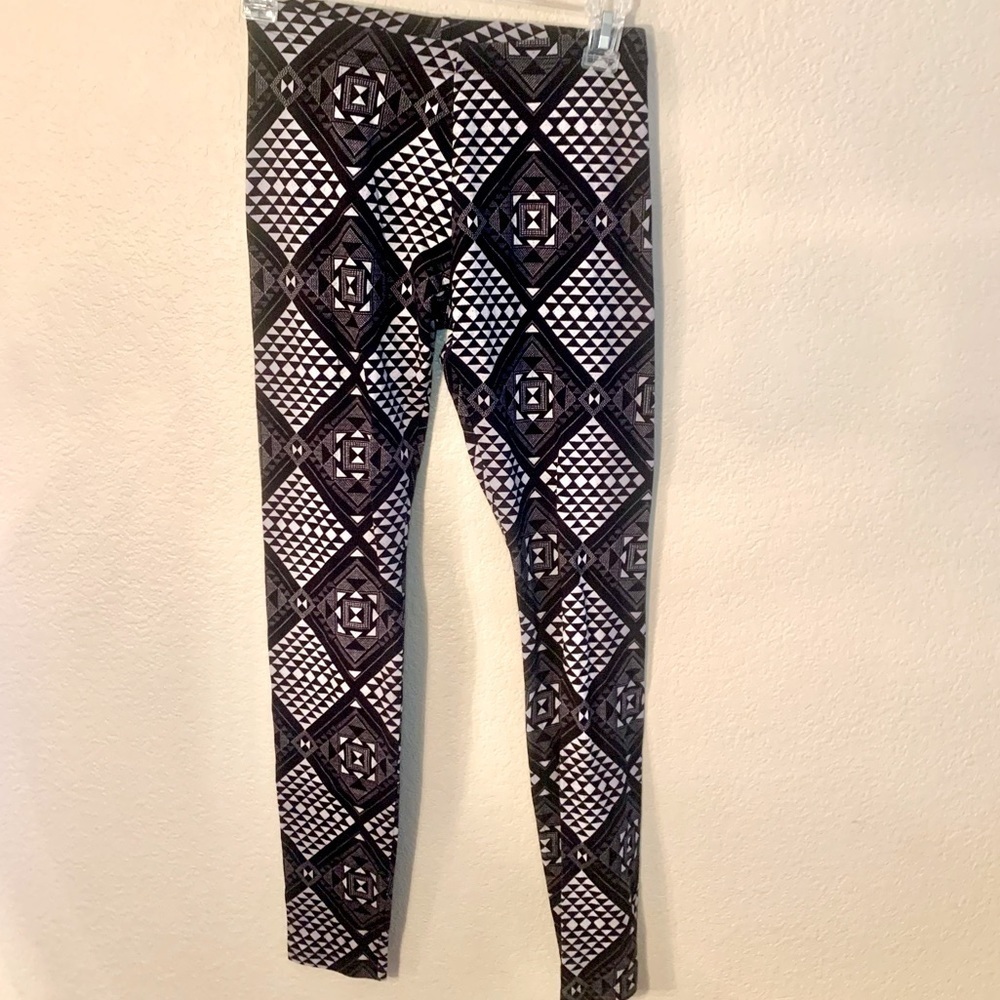 Charlotte Russe Leggings Medium Black White Geometric Pattern Cotton Spandex